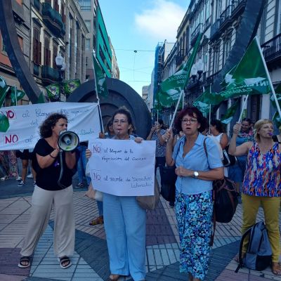 Intersindical Canaria se concentra contra el abuso y la precarización de la patronal en las Escuelas Infantiles 