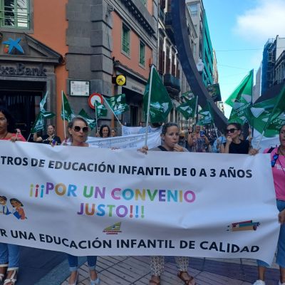 Intersindical Canaria se concentra contra el abuso y la precarización de la patronal en las Escuelas Infantiles 